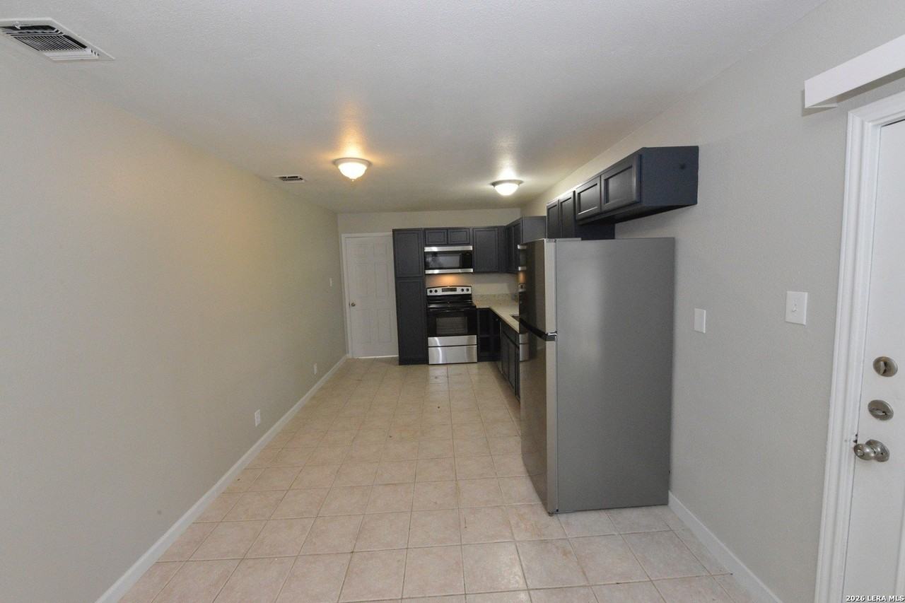 7217 Leading Oaks St - Photo 5 of 16