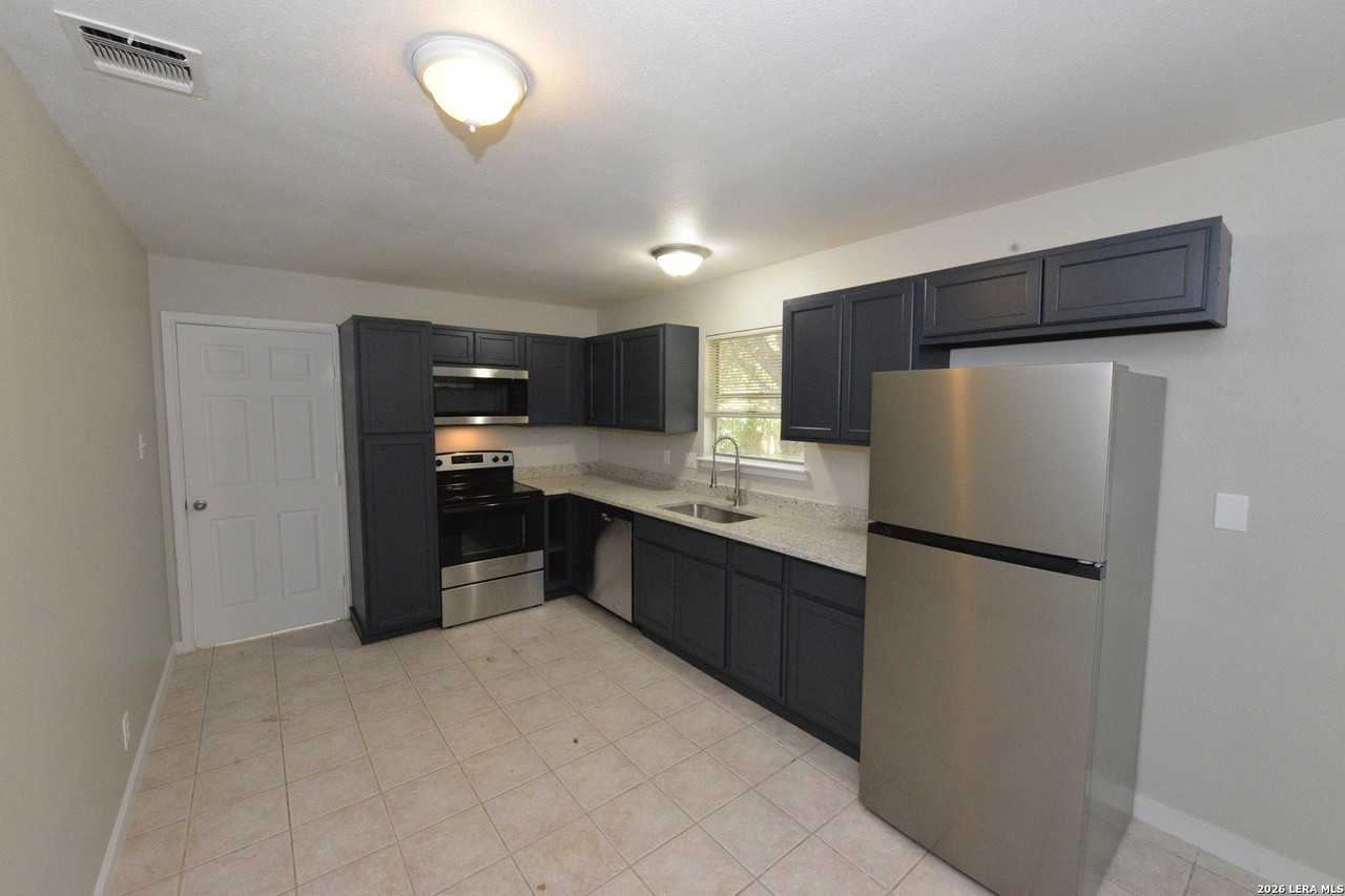 7217 Leading Oaks St - Photo 6 of 16
