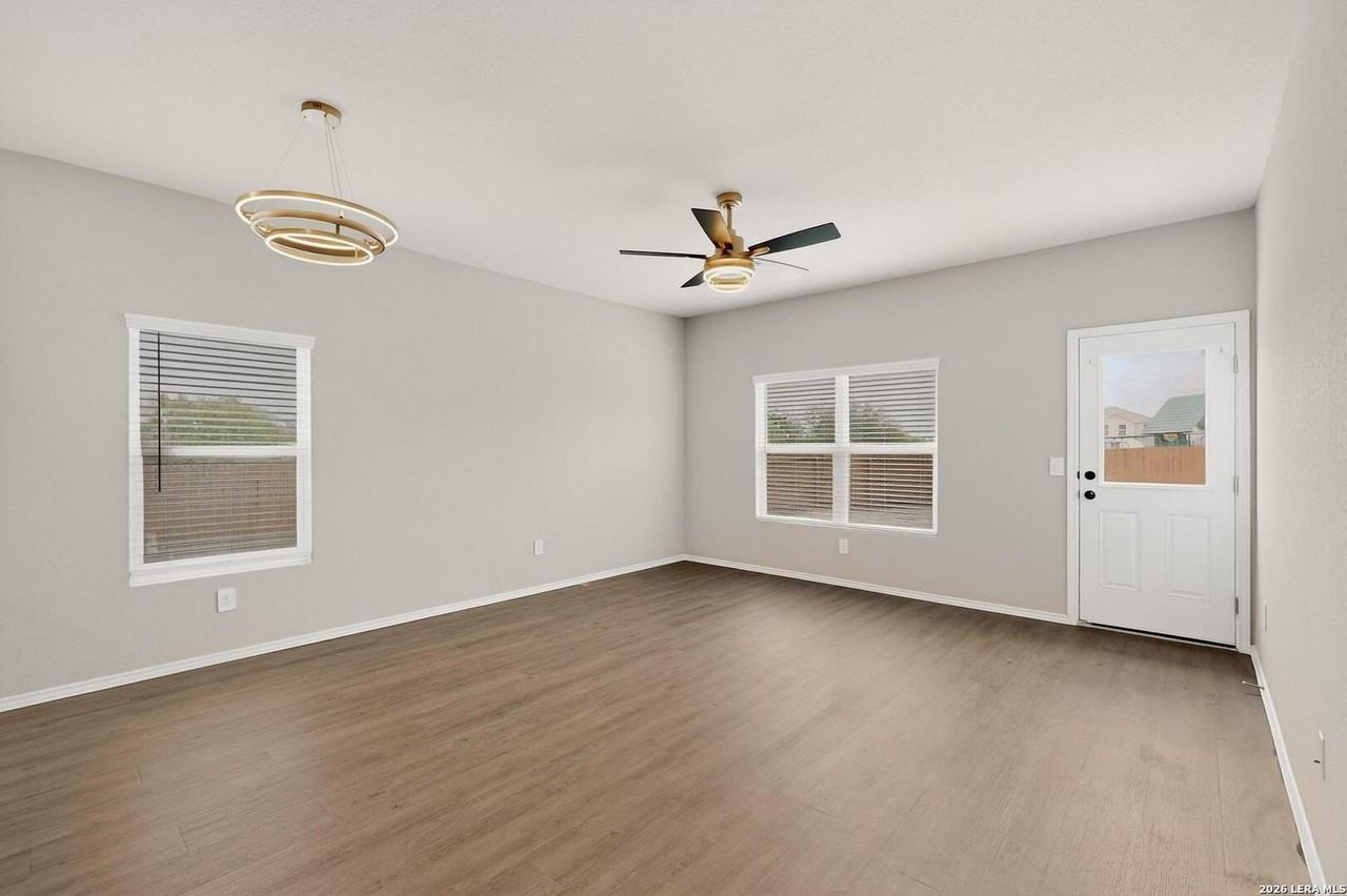 3038 Laguna Clfs - Photo 4 of 32