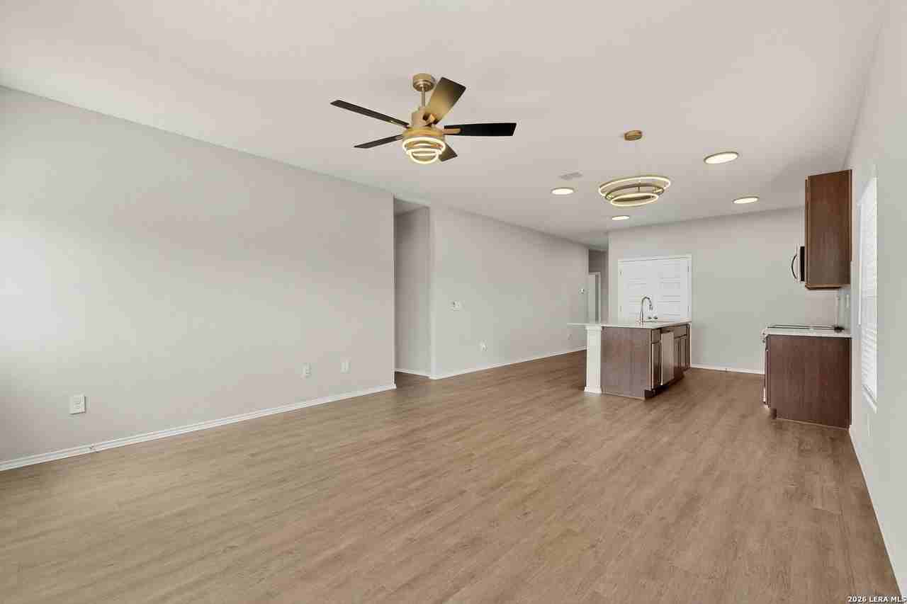 3038 Laguna Clfs - Photo 6 of 32