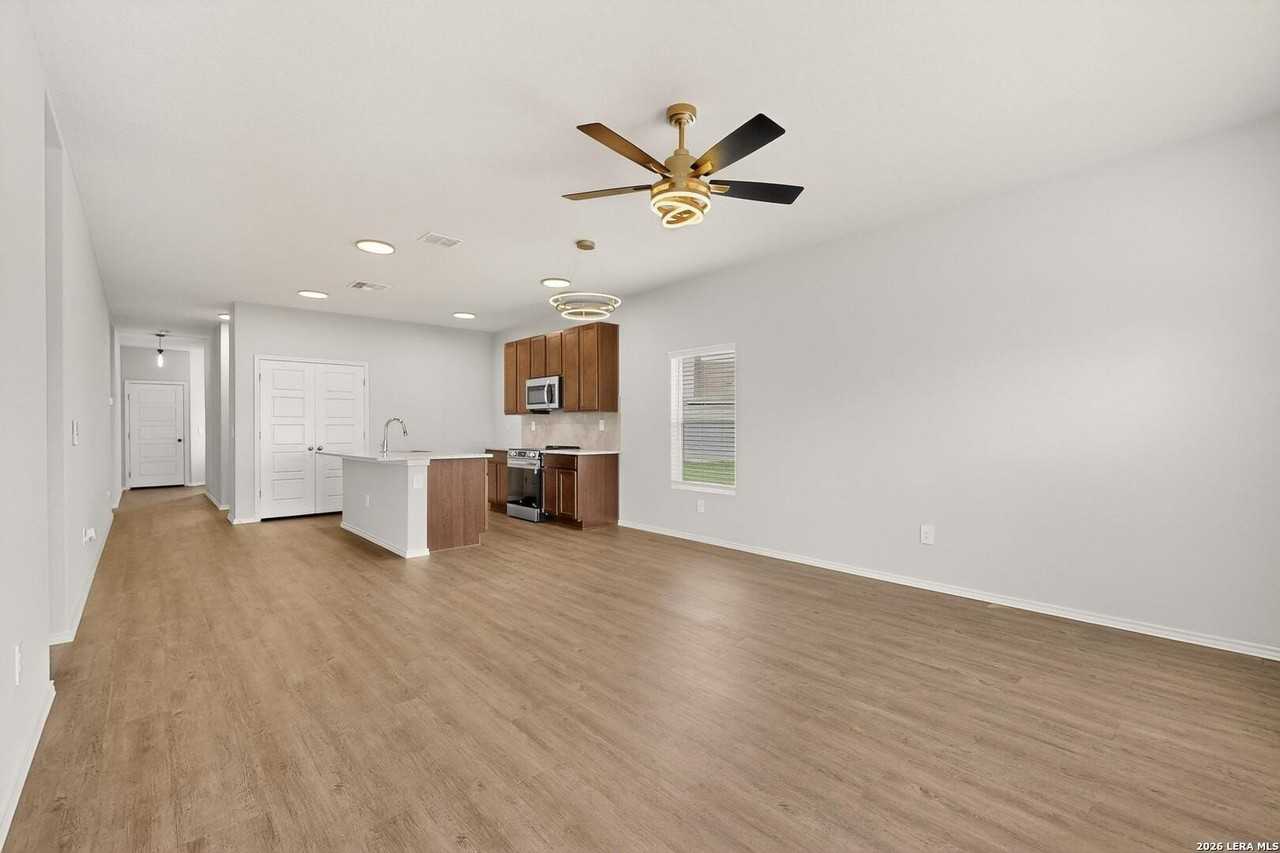 3038 Laguna Clfs - Photo 7 of 32