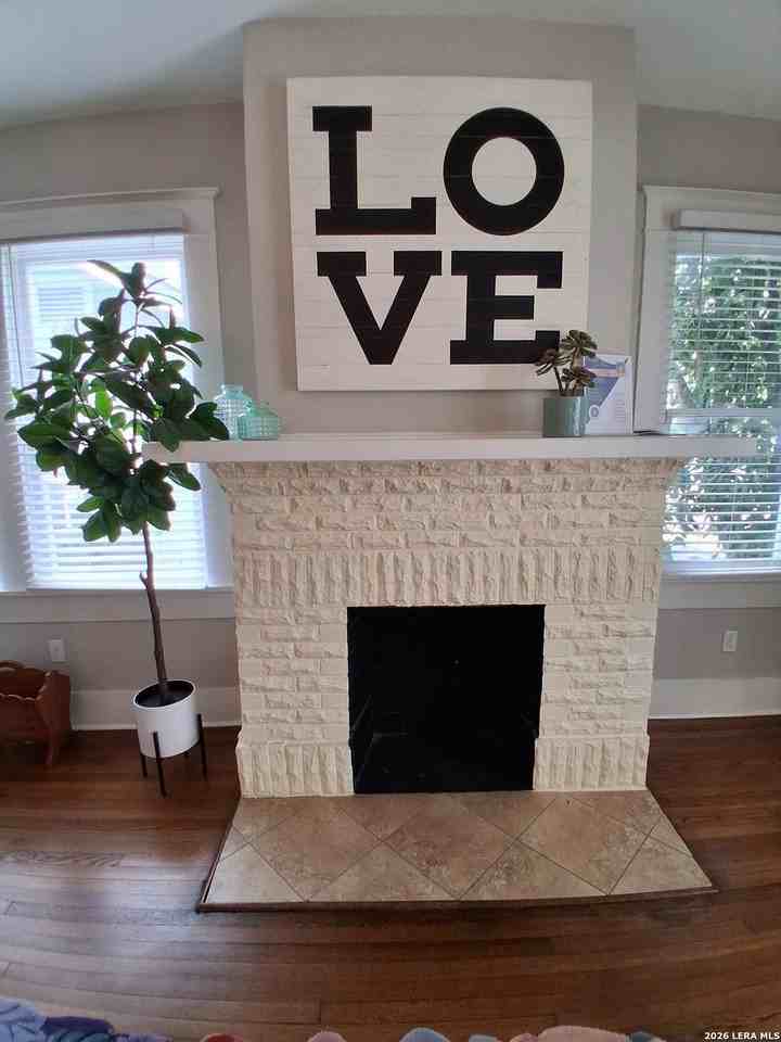 619 Cedar St - Photo 4 of 34