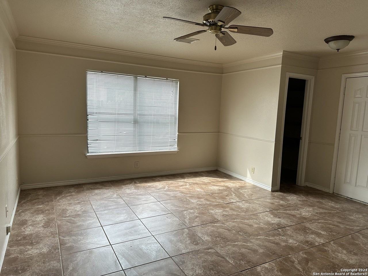 5022 River Kenton - Photo 4 of 17