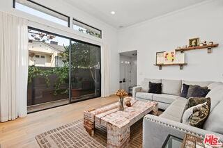 954 20th St #B - Photo 2 of 8