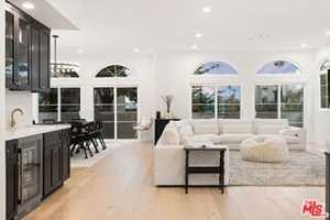 featured image of 1182 Wellesley Ave #401