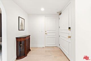 1182 Wellesley Ave #401 - Photo 3 of 8