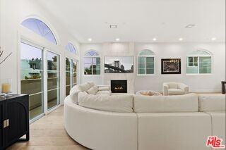 1182 Wellesley Ave #401 - Photo 5 of 8