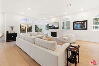 1182 Wellesley Ave #401 - Photo 7 of 8