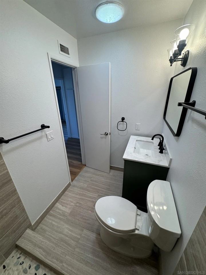 3527 Acworth Ave - Photo 2 of 44