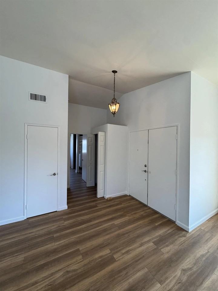 3527 Acworth Ave - Photo 5 of 44