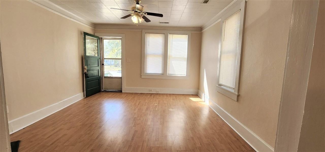 413 N Magnolia St - Photo 3 of 15
