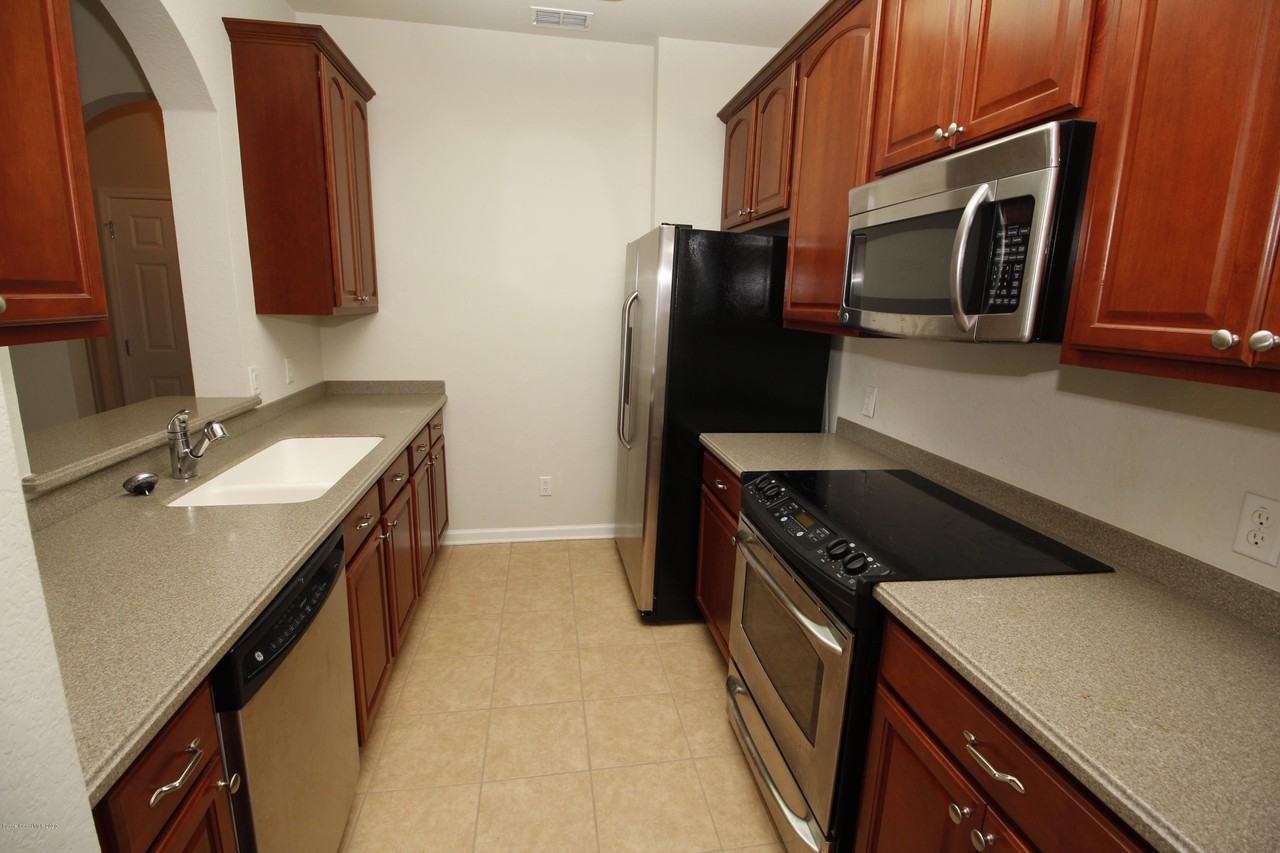 1576 Peregrine Cir #402 - Photo 3 of 16