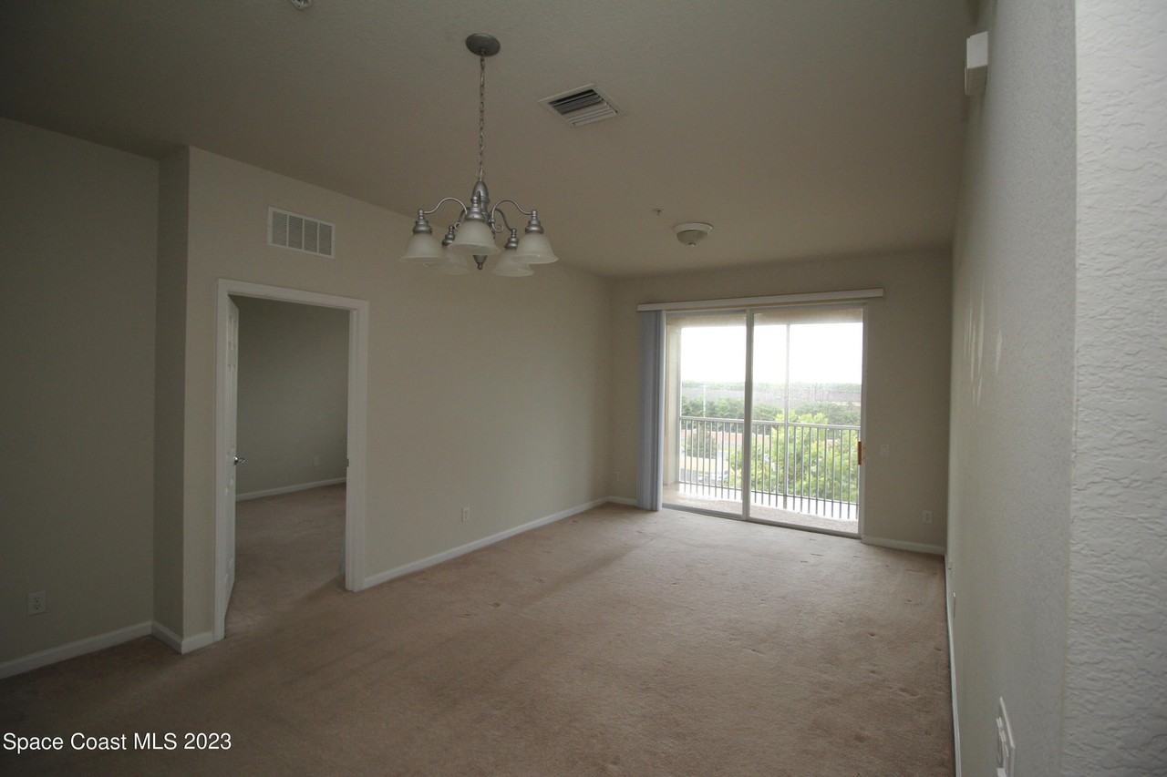 1576 Peregrine Cir #402 - Photo 6 of 16