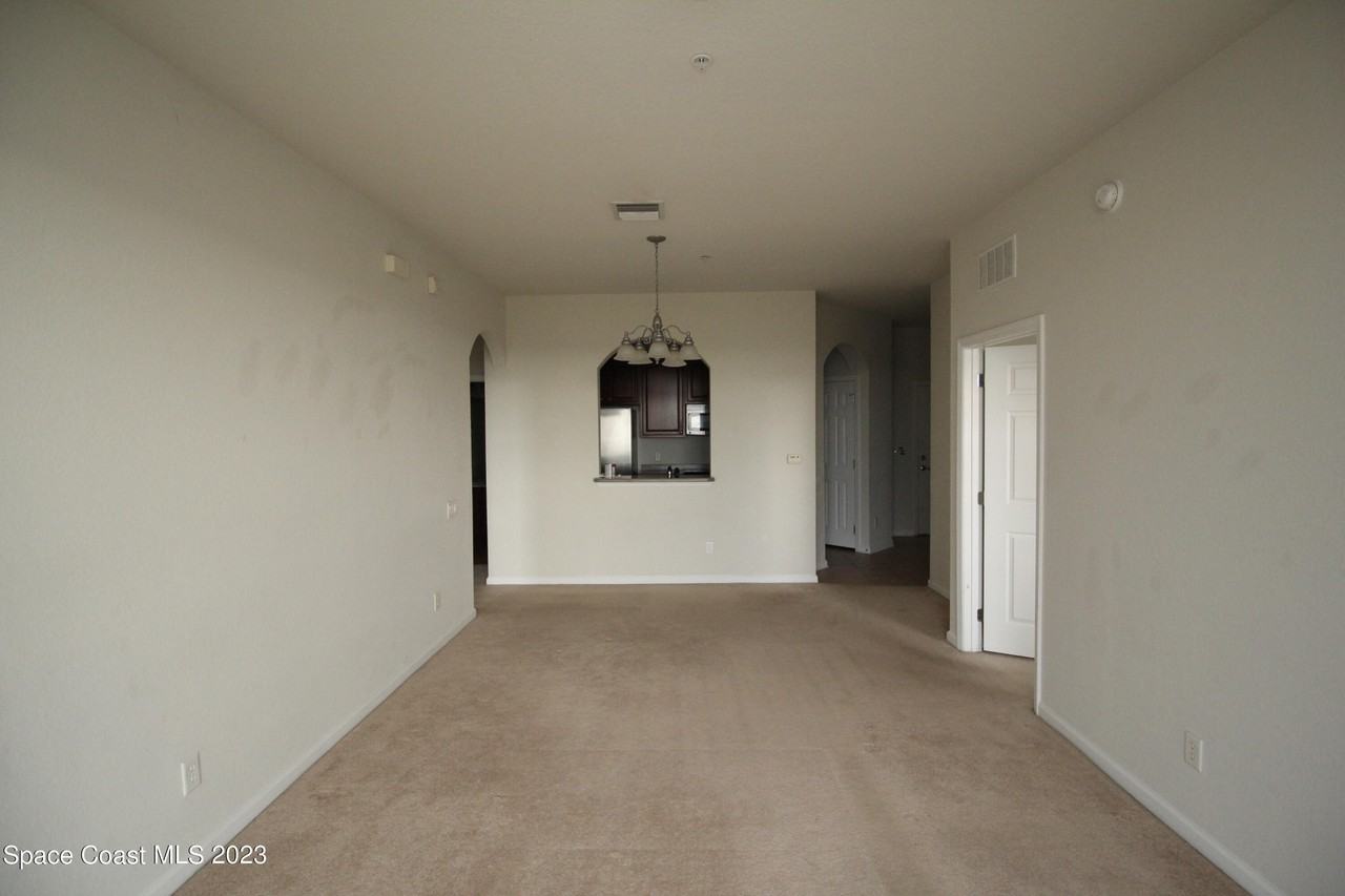 1576 Peregrine Cir #402 - Photo 7 of 16