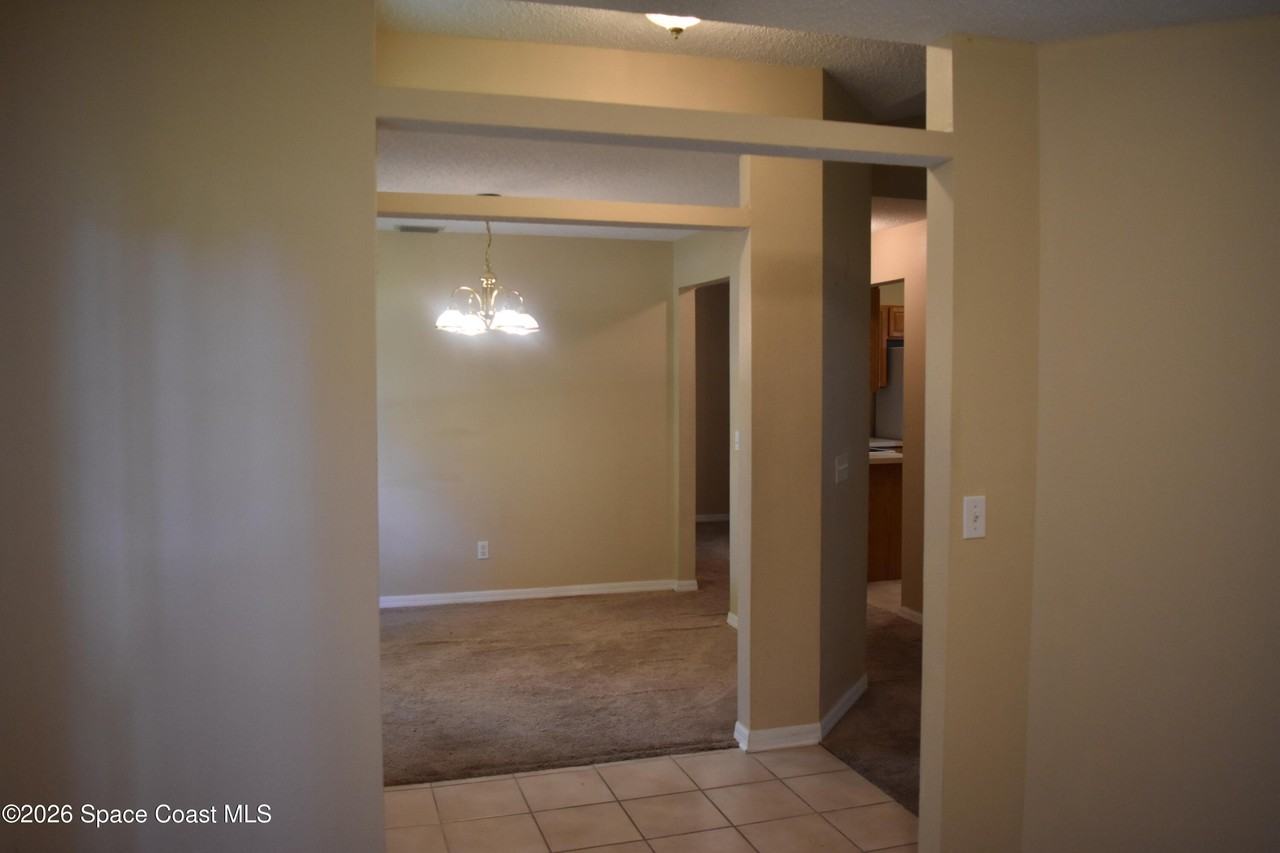 154 Bamboo Ave Se - Photo 4 of 16