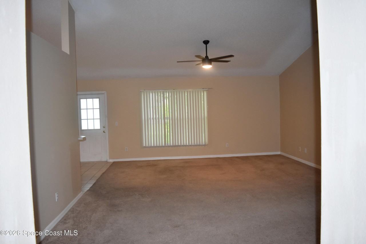 154 Bamboo Ave Se - Photo 5 of 16