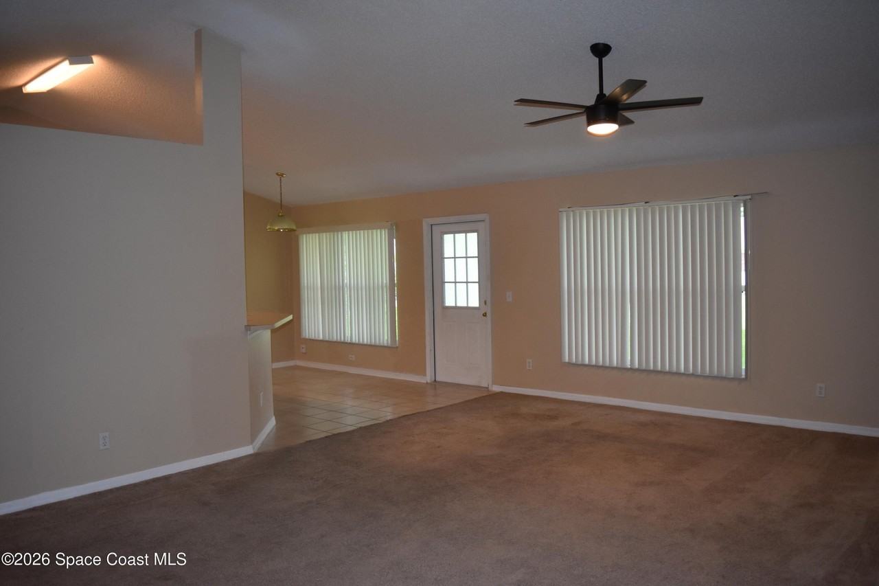 154 Bamboo Ave Se - Photo 6 of 16