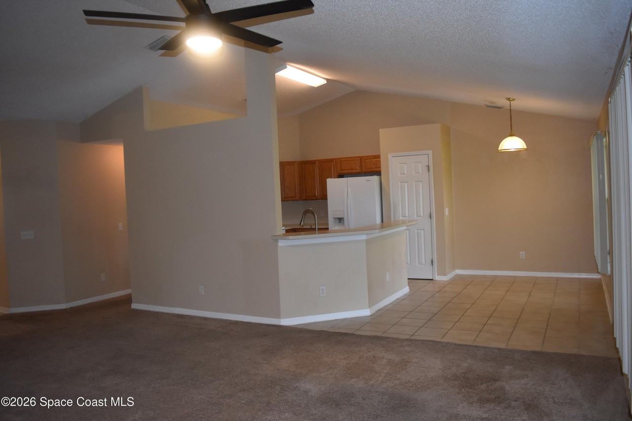 154 Bamboo Ave Se - Photo 7 of 16