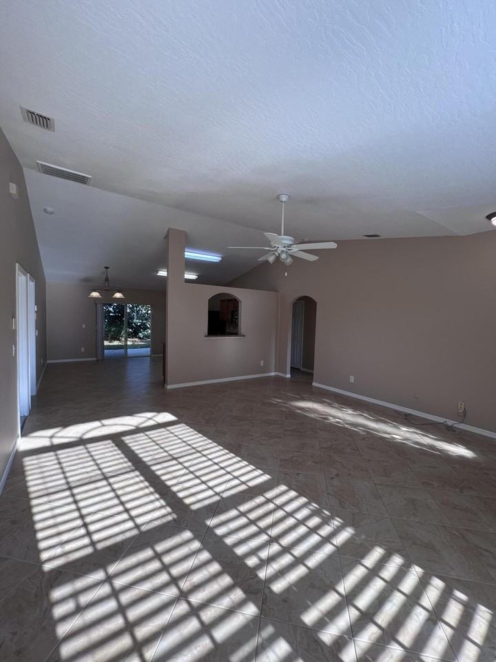 830 Laurel Dr - Photo 6 of 15