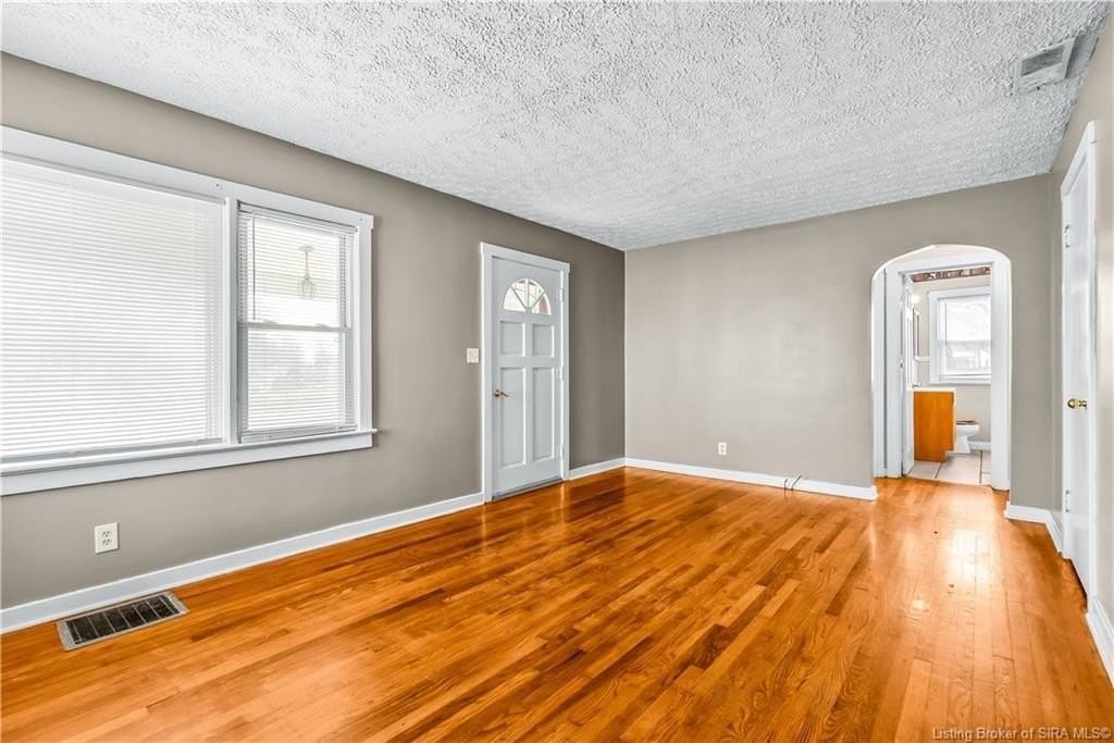 1327 E 8th St - Photo 4 of 23