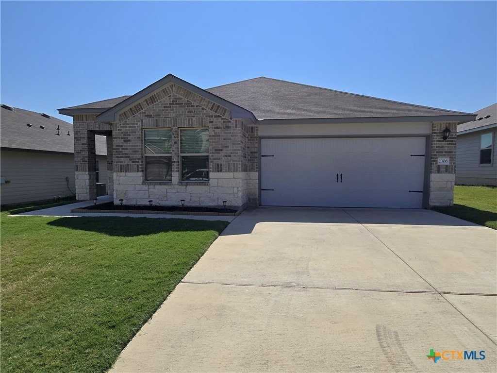 2306 Aylesbury Dr - Photo 2 of 32