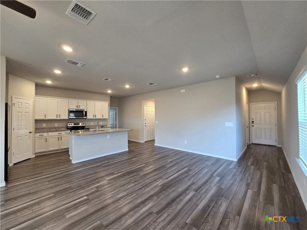 2306 Aylesbury Dr - Photo 3 of 32