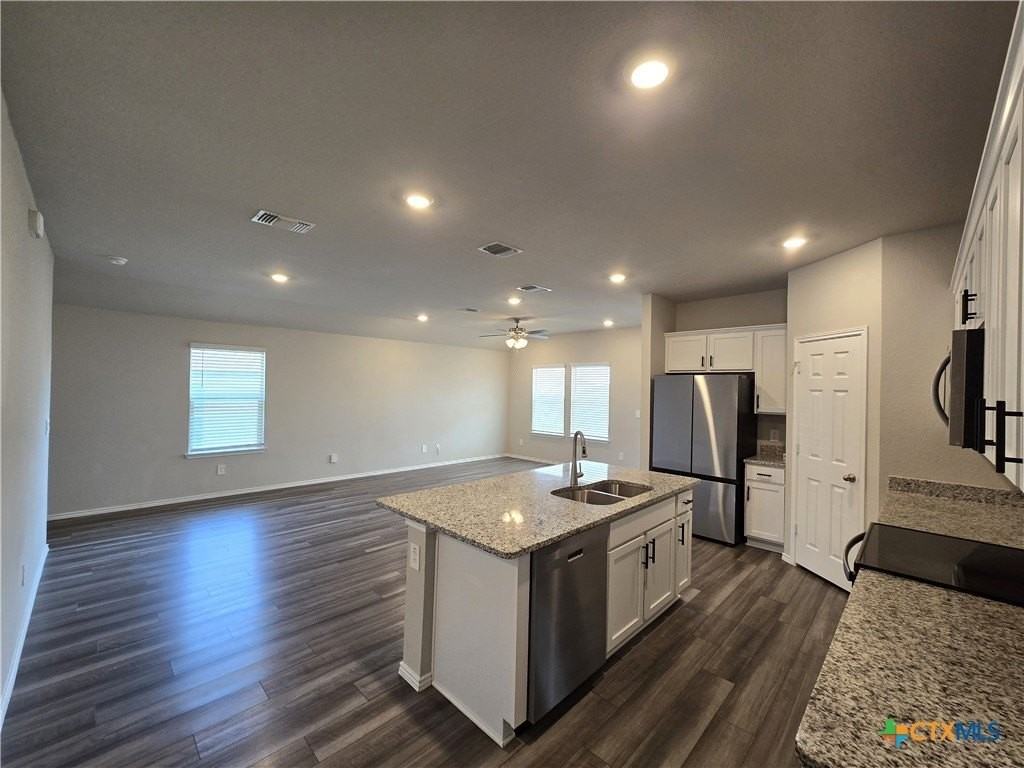 2306 Aylesbury Dr - Photo 6 of 32
