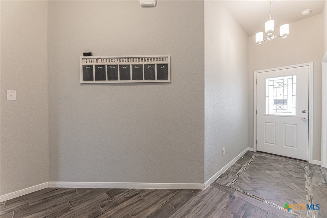 810 Earp Dr - Photo 4 of 27