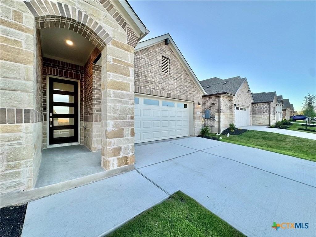329 Tinto St - Photo 4 of 40