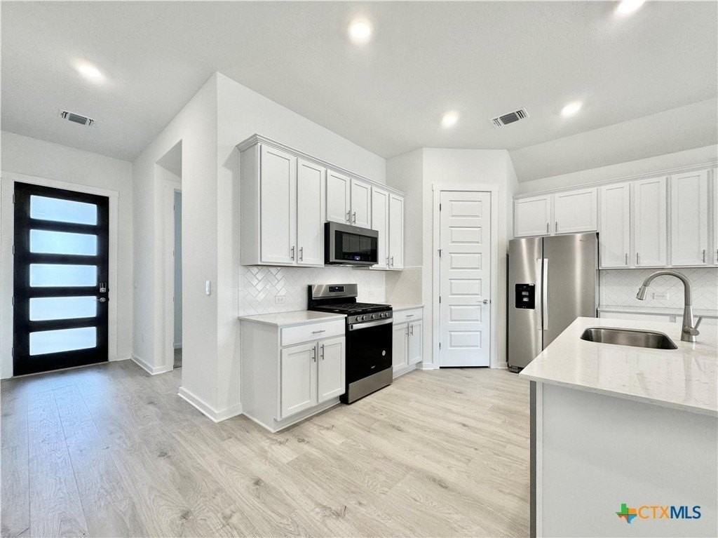 329 Tinto St - Photo 6 of 40