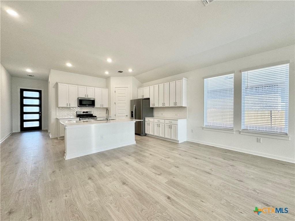 329 Tinto St - Photo 7 of 40