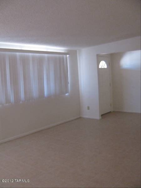 7441 N Rae Ave - Photo 3 of 13