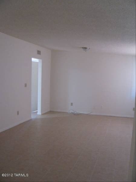 7441 N Rae Ave - Photo 6 of 13