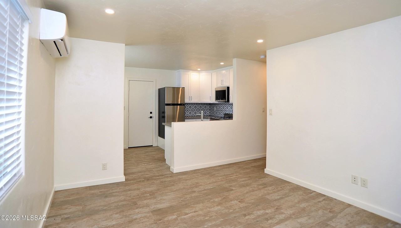 3618 E 2nd St #3 - Photo 4 of 28