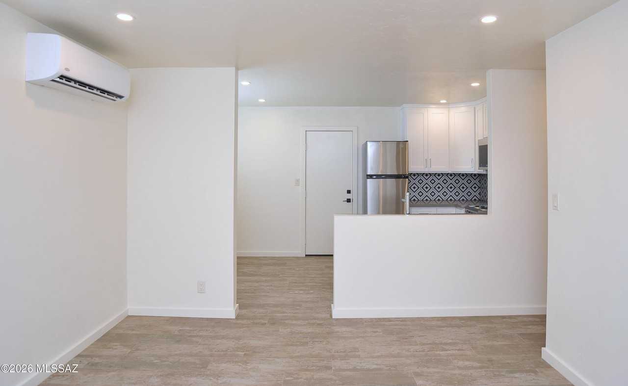 3618 E 2nd St #3 - Photo 5 of 28