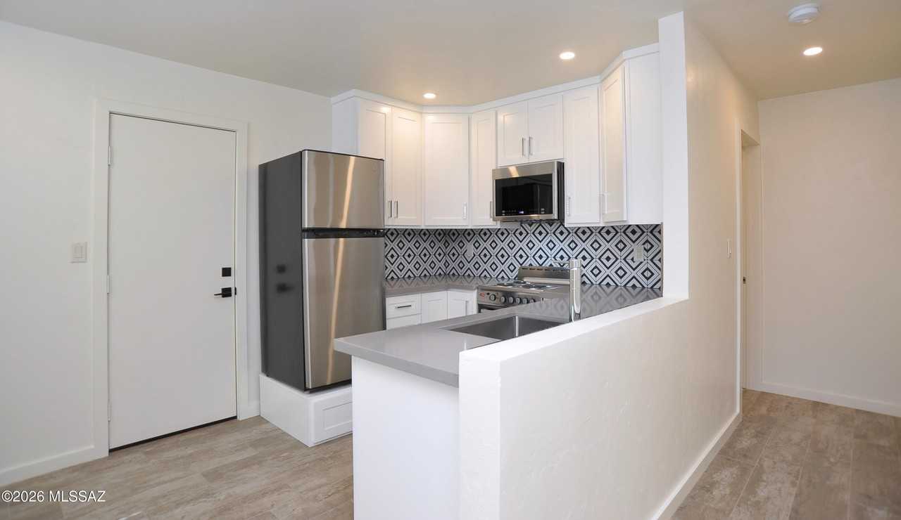 3618 E 2nd St #3 - Photo 7 of 28