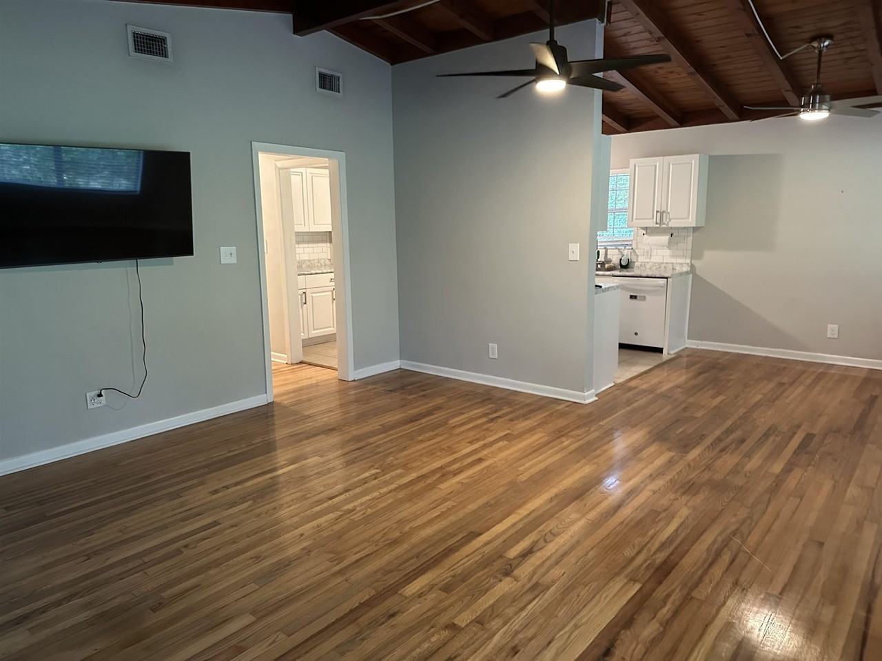 2103 High Rd - Photo 3 of 15