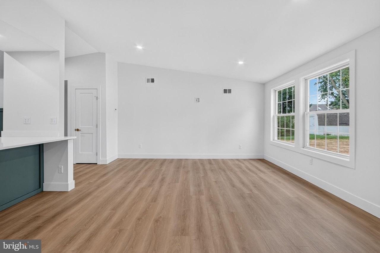 45 Tiffany Dr - Photo 2 of 28