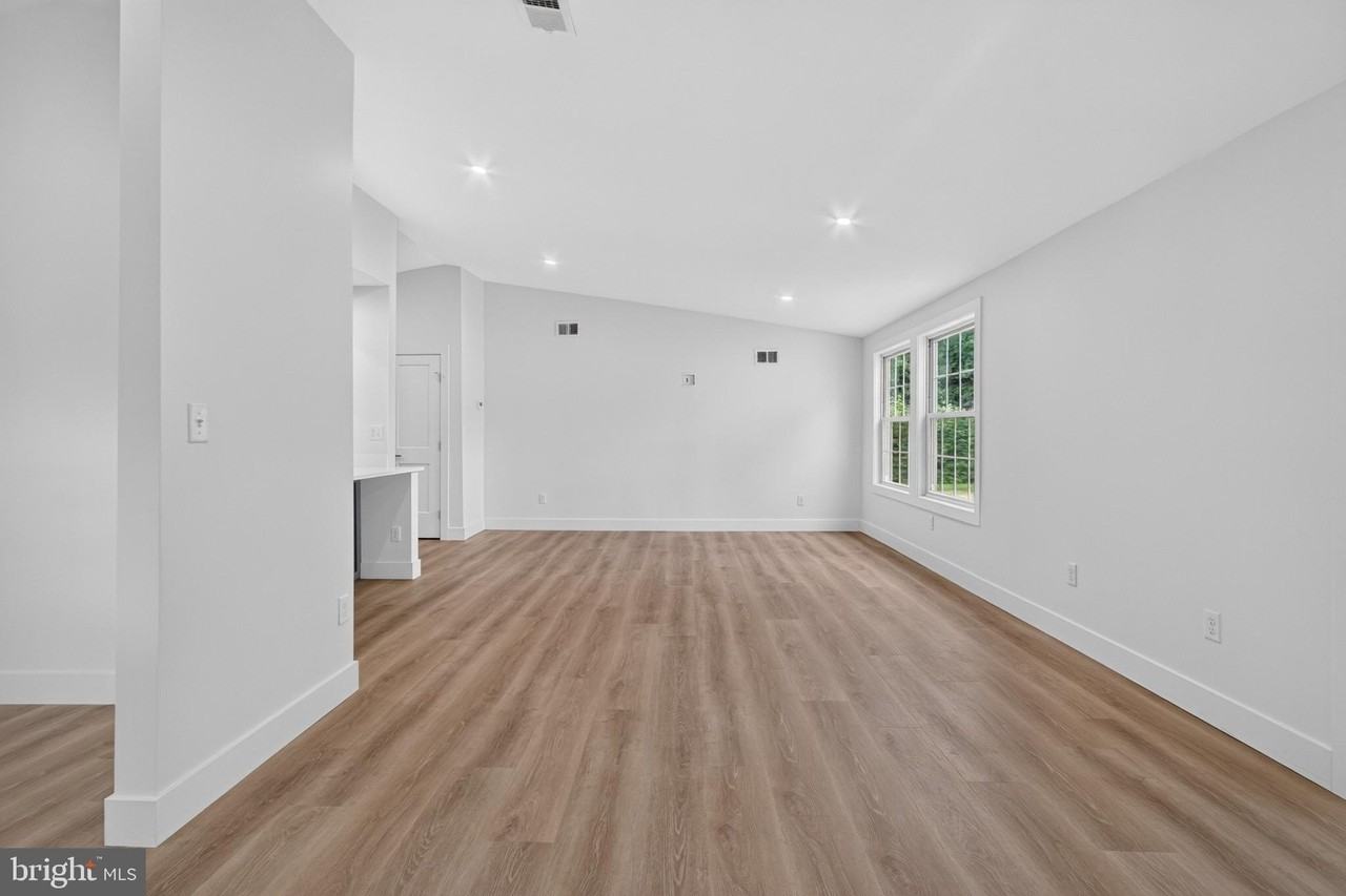 45 Tiffany Dr - Photo 5 of 28