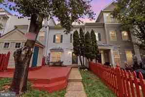 featured image of 832 Estuary Dr
