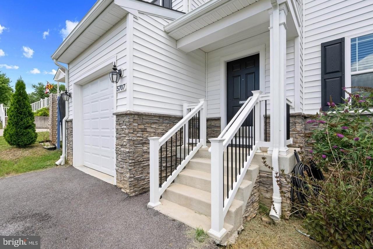 5707 Lowell St - Photo 3 of 48