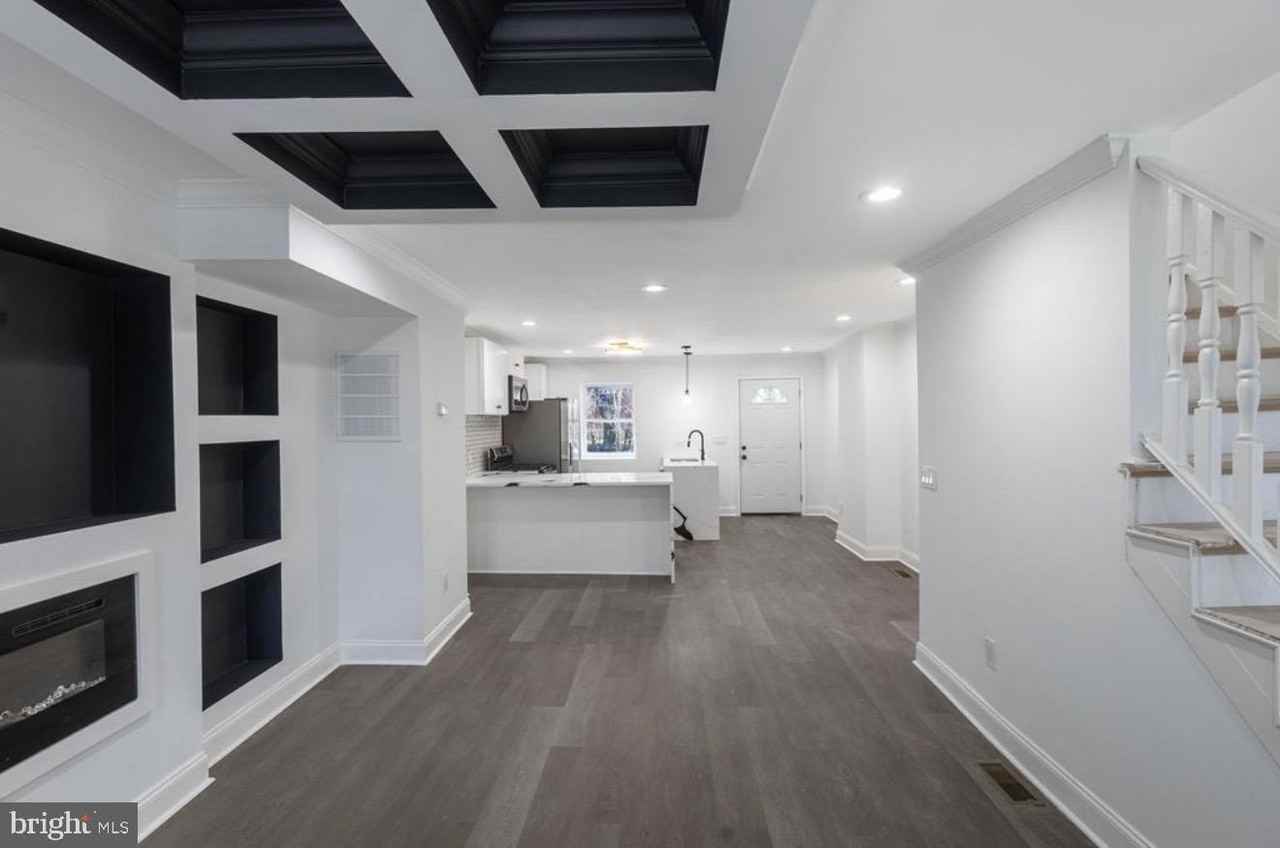 3905 8th St - Photo 4 of 27