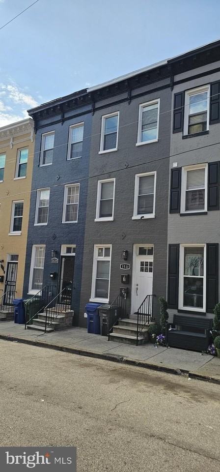 1531 W Fairmount Ave #2 - Photo 3 of 31