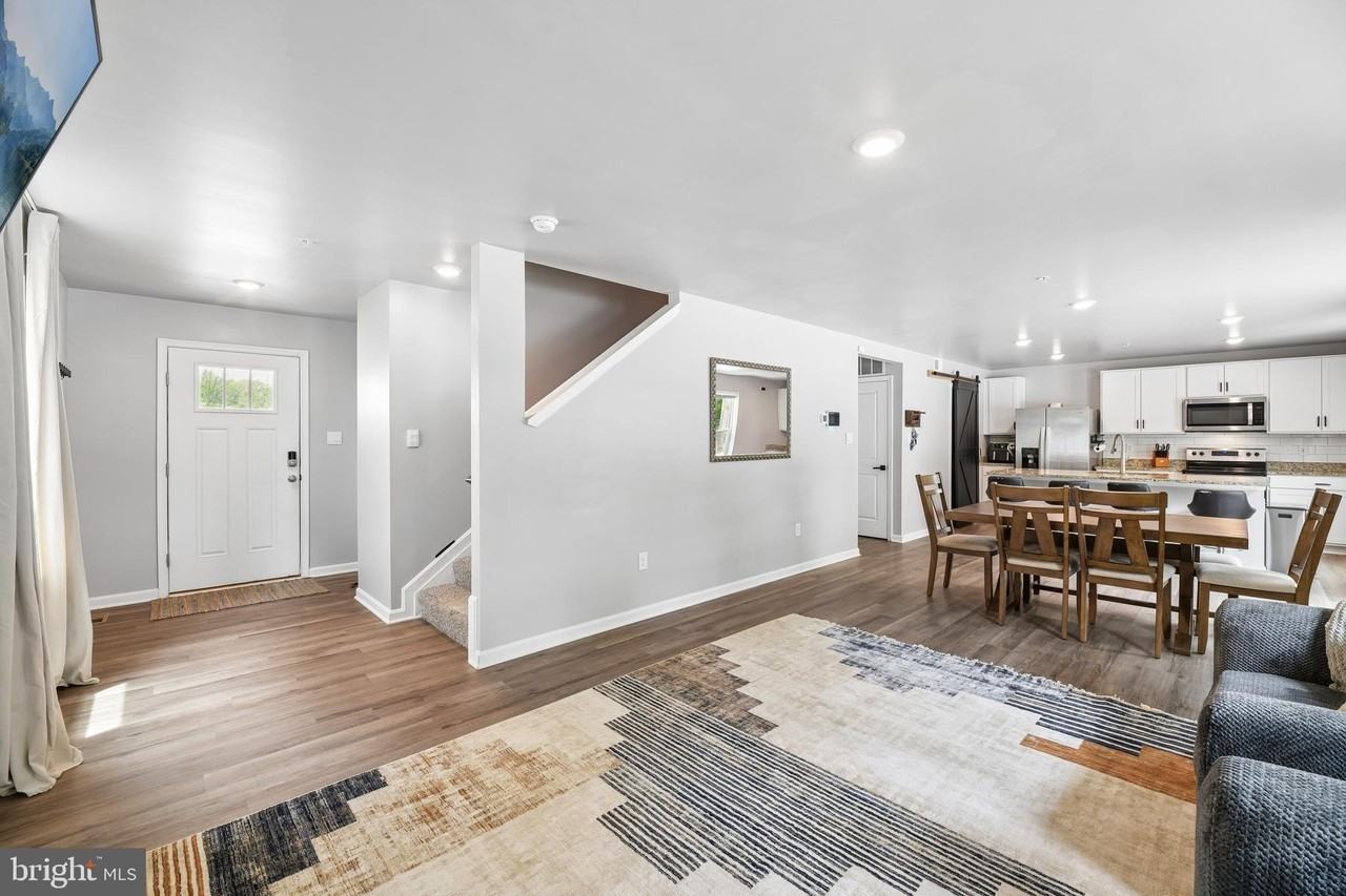 1030 Merry Elm Ln - Photo 7 of 19