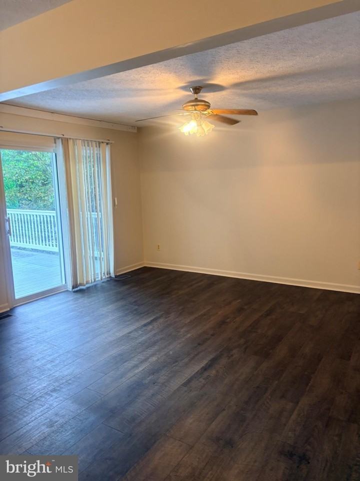 1412 Banavie Ter E - Photo 6 of 17