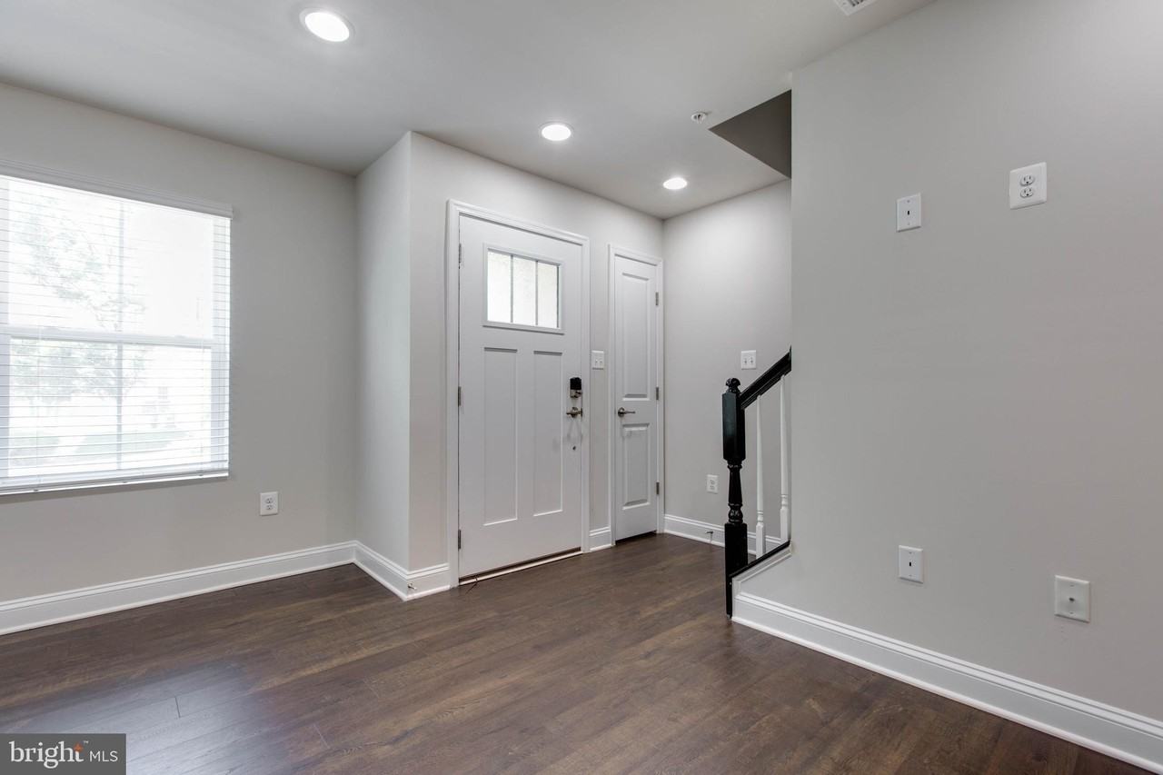 7110 Druce Way - Photo 5 of 48