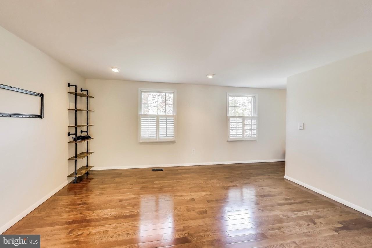 1337 Crockett Ln - Photo 4 of 42