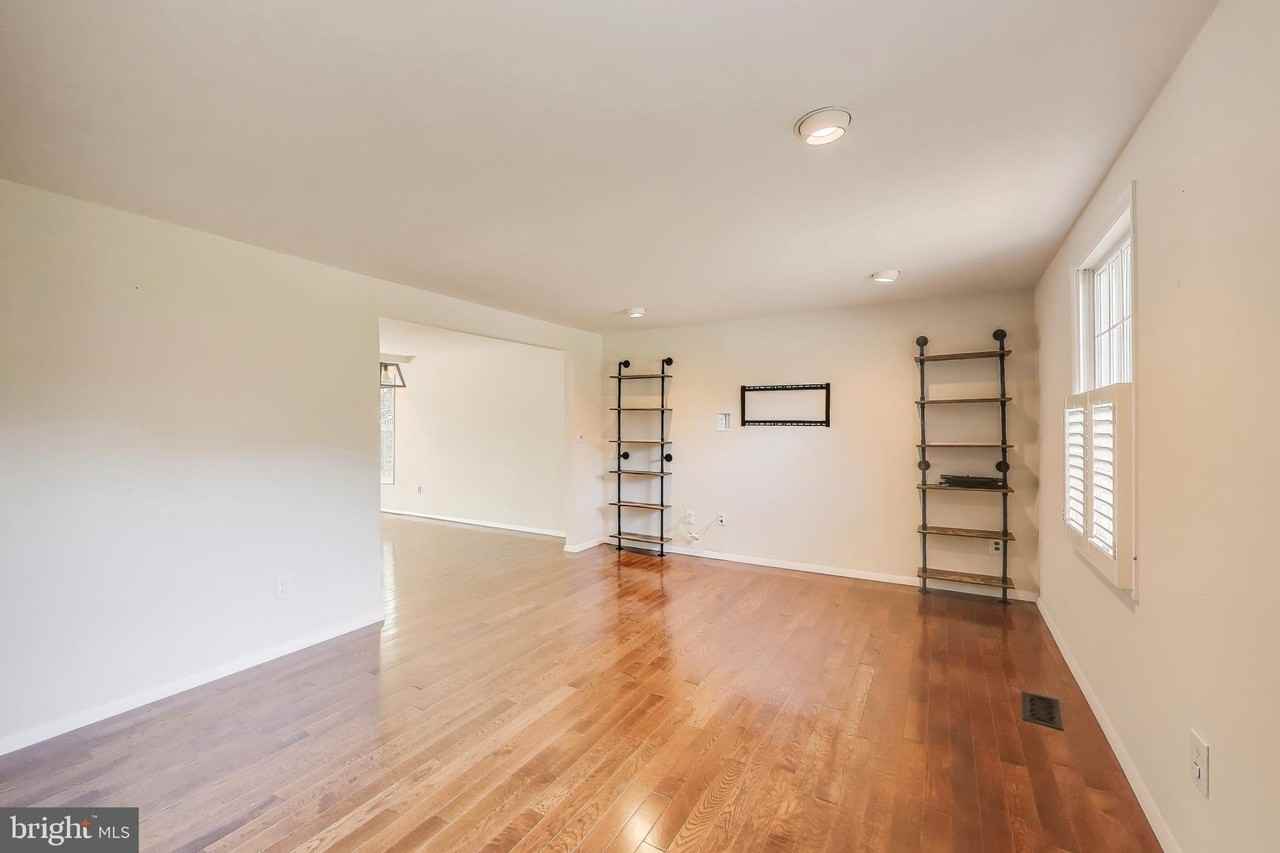 1337 Crockett Ln - Photo 5 of 42
