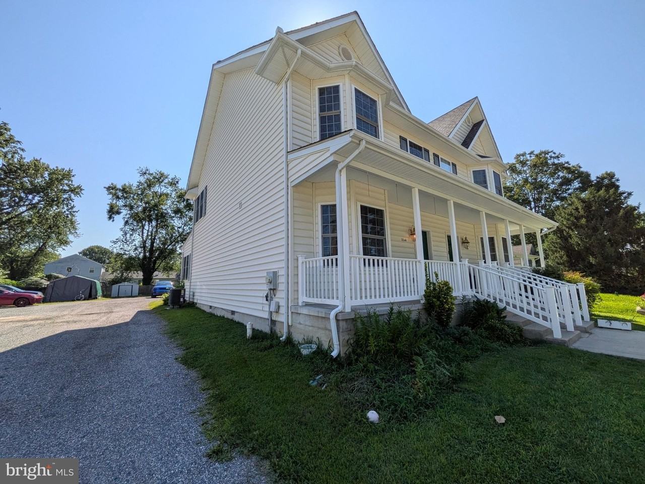 310 Del Rhodes Ave - Photo 2 of 35