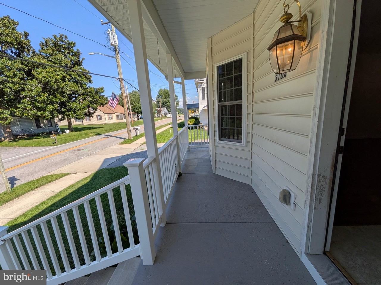 310 Del Rhodes Ave - Photo 4 of 35